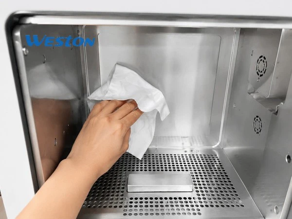 ESD Cleanroom Wipes cleaning delicate metal box